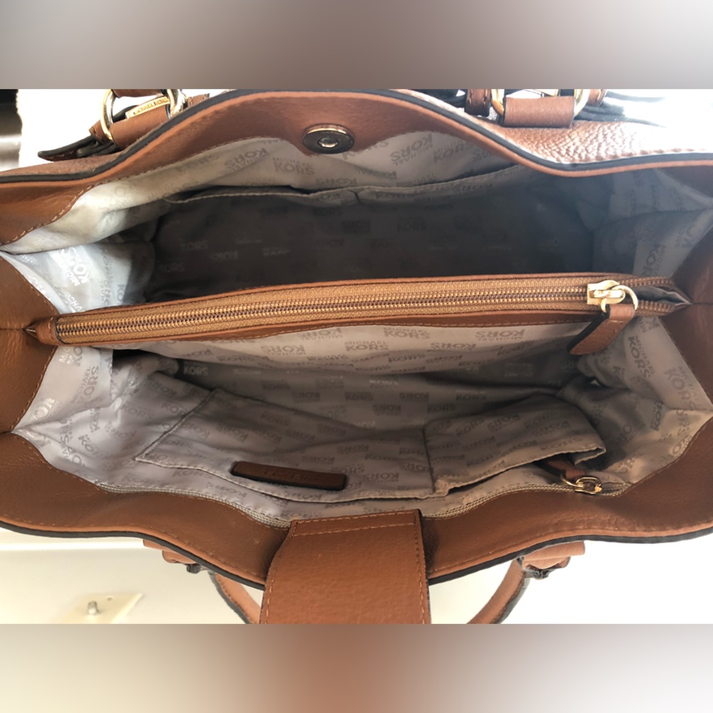 Michael Kors Hamilton Tote - Picture 9 of 9